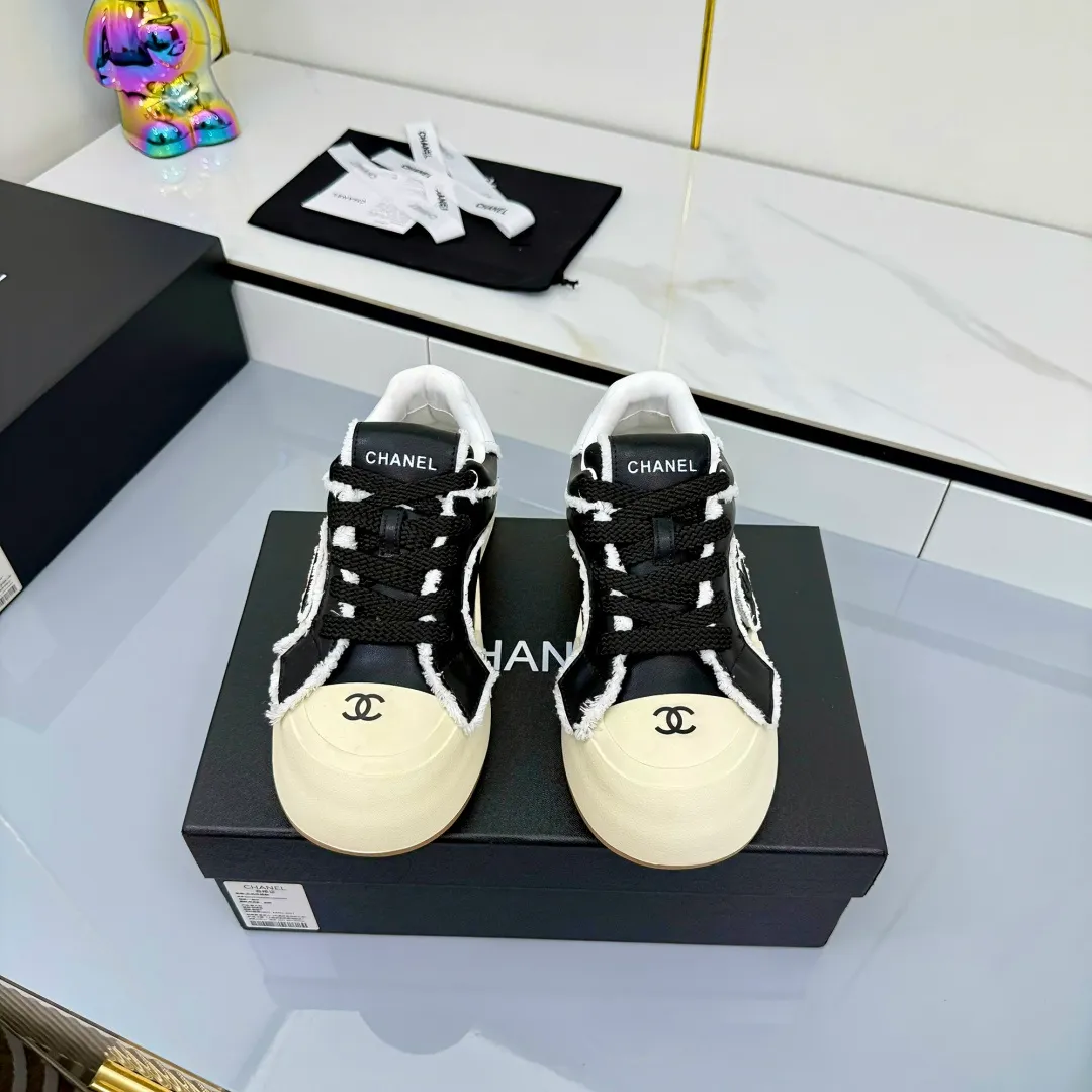 👟👟Ex-factory price 620👟👟 Chanel bread shoes ~ original calfskin panda shoes Chanel 25C latest hot style panda black and white sports shoes casual sneakers Xiaoxiang hot item classic black and white panda color coco girls must pay Fabric: original custom mixed sheepskin lining: original imported breathable mesh lining outsole: Original molded rubber + TPU combination Size: Women's 35-41 Buy now👉